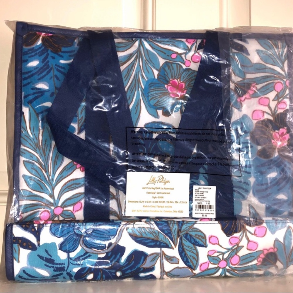 NWT Lilly Pulitzer Travel Bag Set, Duffle, Tote, and Pouch - Picture 4 of 8